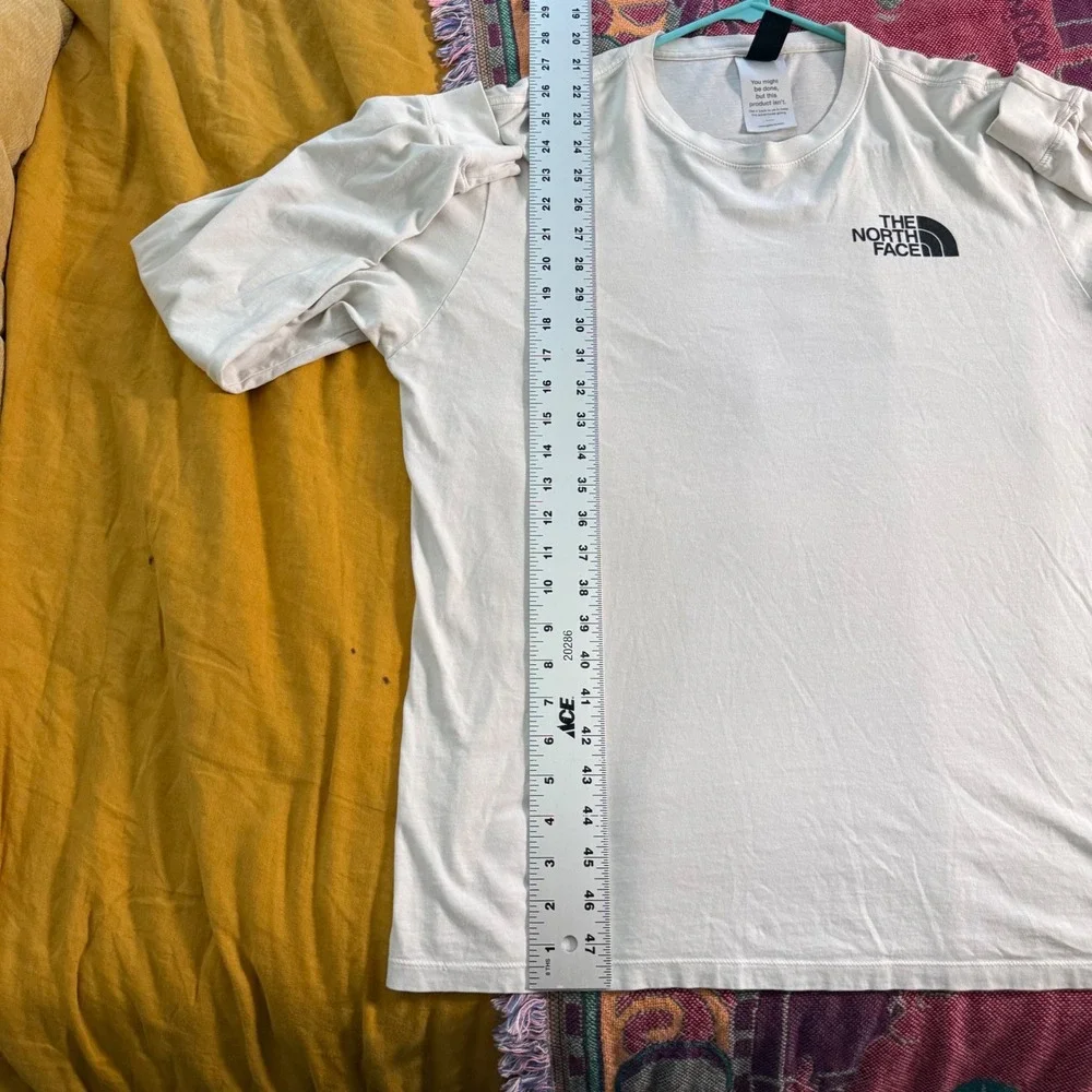 The North Face Mens Circular Design Long Sleeve Graphic T-Shirt Off-White Large